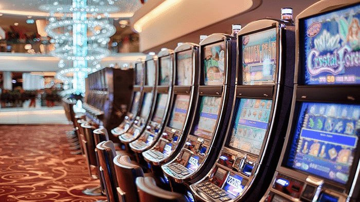 Bàn chơi live casino với dealer phát sóng trực tiếp